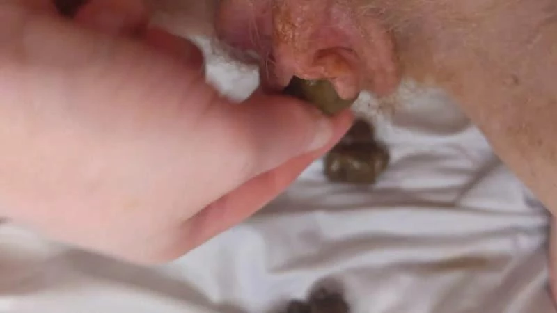 PooGirlSofia - So fucking wet – masturbating with turds no fingers - FullHD (2024)
