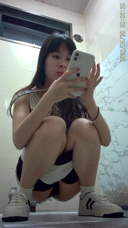 Beautiful Girl Toilet Voyeur Urination 美少女トイレ盗撮放尿 Uncensored - HD (2024) [BFJP-75]