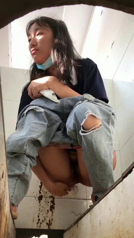 Asian Peeping Voyeur Uncensoredトイレでおしっこをする美しい女性 - UltraHD/2K (2024) [BFJP-101]
